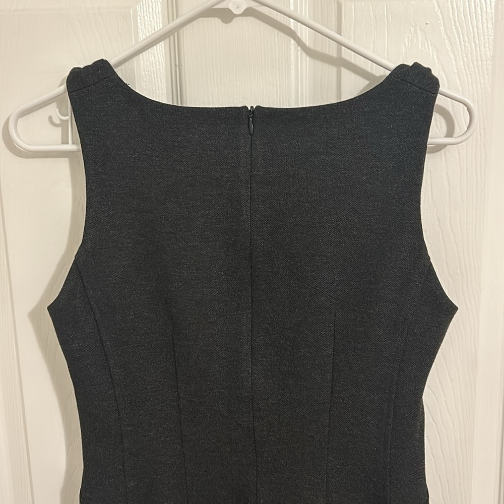 MM Lafleur The Lydia Twisted Strap Ponte Sheath
Dress in Charcoal Grey Size 6 - Picture 8 of 13